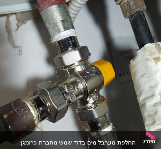 חיבורים וצינורות במערכת סולארית